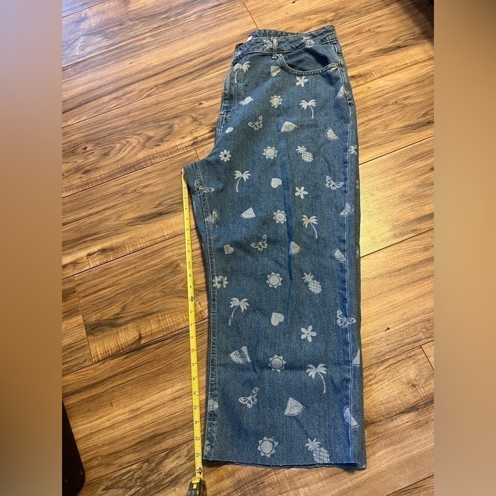 Forever 21 - cut Capri jeans, size 16 - Picture 6 of 9
